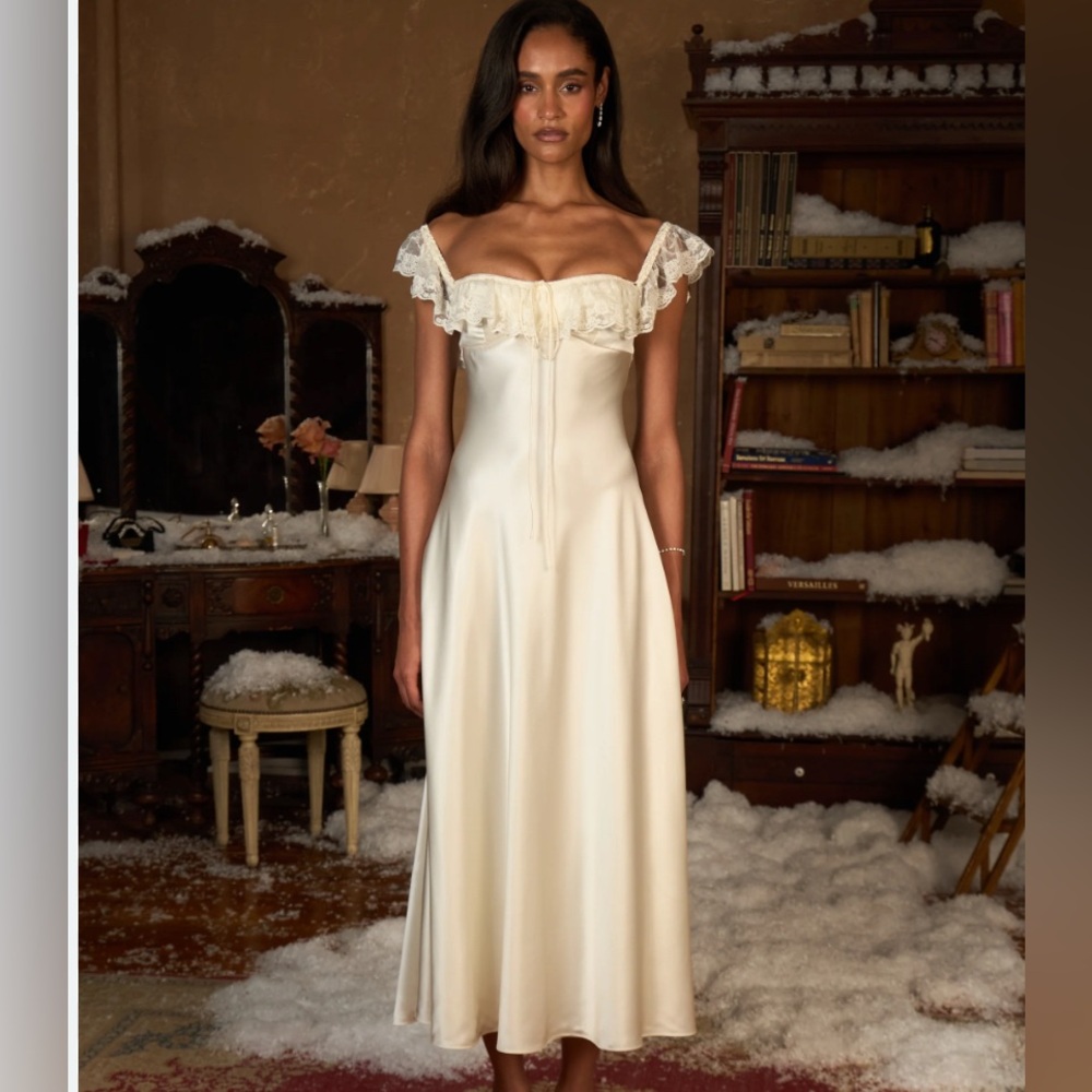 Mirror Palais Sonata Lady Length Dress in Crème